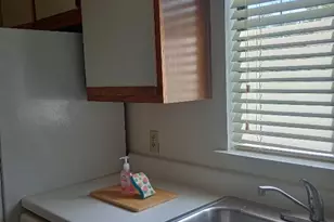 728 W San Antonio St, Lockhart, TX 78644 - Photo 3