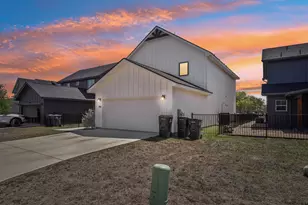 416 Stagecoach Trail, San Marcos, TX 78666 - Photo 3