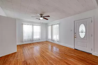 511 Sloan Street, Taylor, TX 76574 - Photo 5