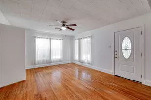 511 Sloan St, Taylor, TX 76574 - Photo 5