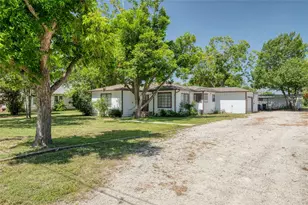 511 Sloan St, Taylor, TX 76574 - Photo 3