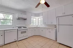 511 Sloan St, Taylor, TX 76574 - Photo 9