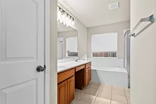 9401 Pioneer Forest Dr, Austin, TX 78744 - Photo 13