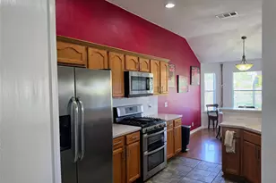 226 Lakemont Dr, Hutto, TX 78634 - Photo 11