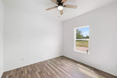 1110 Caldwell, Lexington, TX 78947 - Photo 17