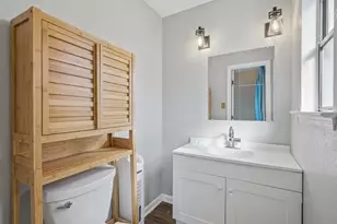 1221 W Hopkins St, San Marcos, TX 78666 - Photo 9