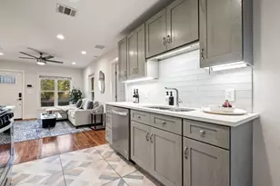 2702 Crest Ave, Austin, TX 78702 - Photo 13