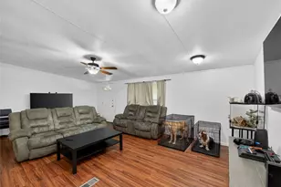 243 Highline Dr, Bastrop, TX 78602 - Photo 5