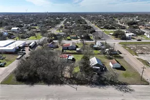 639 N Manse Ave, Giddings, TX 78942 - Photo 7