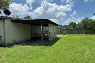 639 N Manse Ave, Giddings, TX 78942 - Photo 3