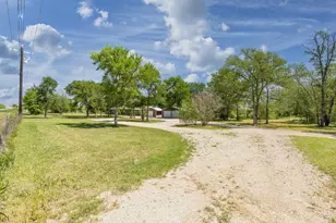 1229 State Hwy 304 Hwy, Gonzales, TX 78629 - Photo 29