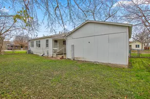 921 W 5th St, Taylor, TX 76574 - Photo 27