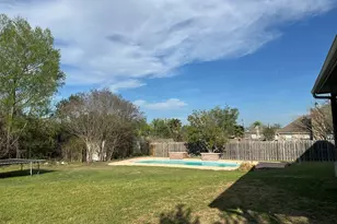 205 Morningside Cir, Hutto, TX 78634 - Photo 11