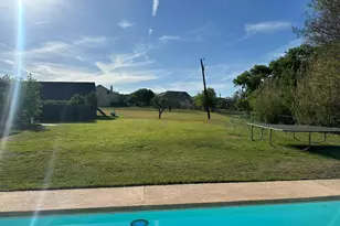 205 Morningside Cir, Hutto, TX 78634 - Photo 13