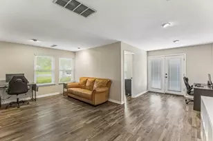 205 Morningside Cir, Hutto, TX 78634 - Photo 19