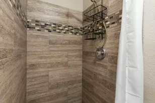 8601 Putnam Dr, Austin, TX 78757 - Photo 19