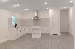 928 E Cameron Ave, Rockdale, TX 76567 - Photo 3