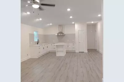 928 E Cameron Avenue, Rockdale, TX 76567 - Photo 3