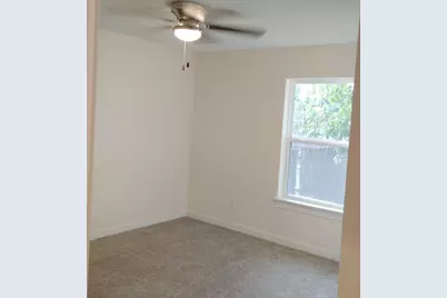 928 E Cameron Avenue, Rockdale, TX 76567 - Photo 5