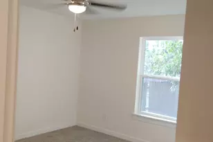 928 E Cameron Ave, Rockdale, TX 76567 - Photo 5