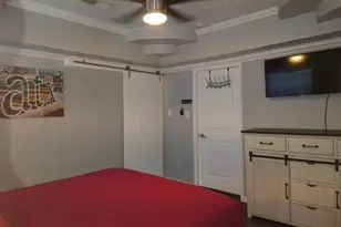 1915 Canterbury St, Austin, TX 78702 - Photo 7