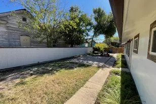 1113 E 3rd St, Austin, TX 78702 - Photo 11