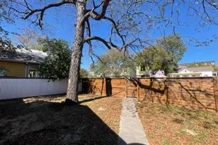 1113 E 3rd St, Austin, TX 78702 - Photo 11