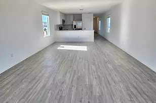 543 Commander Abbott Dr, Jarrell, TX 76537 - Photo 5