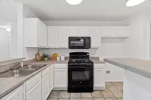 800 Saunders Dr, Round Rock, TX 78664 - Photo 11