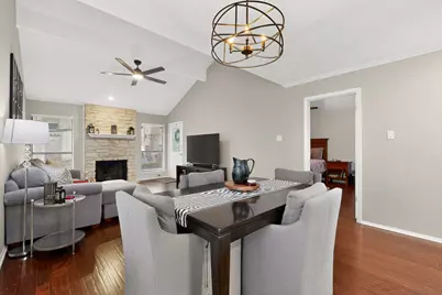 8821 Honeysuckle Trail W, Austin, TX 78759 - Photo 11