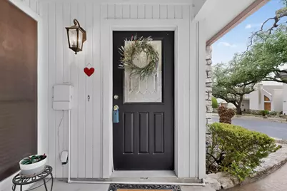 8821 Honeysuckle Trail W, Austin, TX 78759 - Photo 5