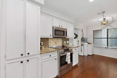 8821 Honeysuckle Trail W, Austin, TX 78759 - Photo 19