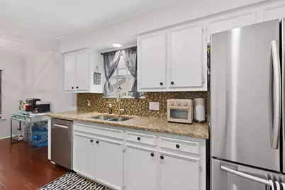 8821 Honeysuckle Trail W, Austin, TX 78759 - Photo 15