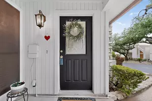 8821 Honeysuckle Trail W, Austin, TX 78759 - Photo 5