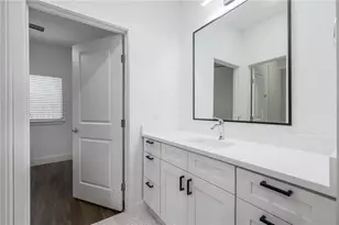 908 Poplar St, Austin, TX 78705 - Photo 11