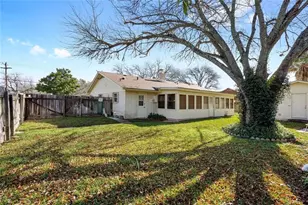 813 S Guadalupe St, Lockhart, TX 78644 - Photo 27