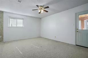 813 S Guadalupe St, Lockhart, TX 78644 - Photo 19