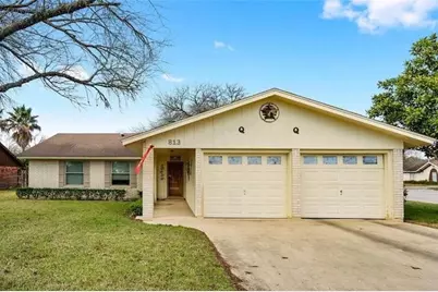 813 S Guadalupe Street, Lockhart, TX 78644 - Photo 1