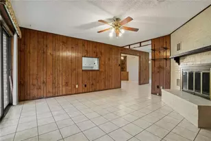 813 S Guadalupe St, Lockhart, TX 78644 - Photo 9