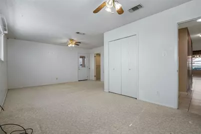 813 S Guadalupe Street, Lockhart, TX 78644 - Photo 17