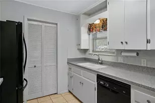 813 S Guadalupe St, Lockhart, TX 78644 - Photo 15