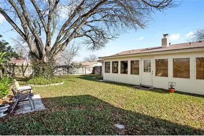 813 S Guadalupe Street, Lockhart, TX 78644 - Photo 25