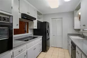 813 S Guadalupe St, Lockhart, TX 78644 - Photo 13