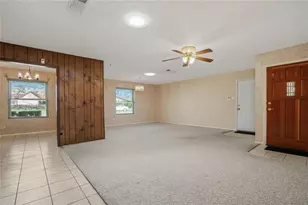 813 S Guadalupe St, Lockhart, TX 78644 - Photo 5