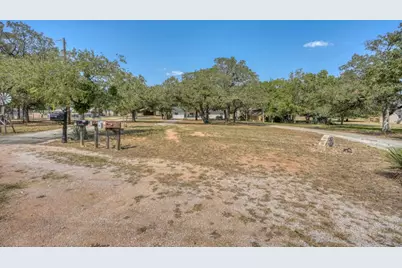 724 S Chaparral, Burnet, TX 78611 - Photo 35