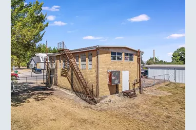 1018 N Main Street, Taylor, TX 76574 - Photo 1