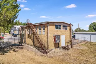 1018 N Main St, Taylor, TX 76574 - Photo 1