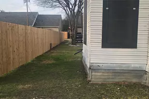 420 W 6th St, Taylor, TX 76574 - Photo 5