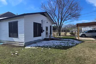 420 W 6th St, Taylor, TX 76574 - Photo 3