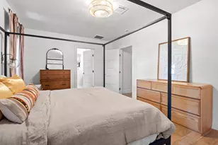 2714 E 2nd St, Austin, TX 78702 - Photo 13